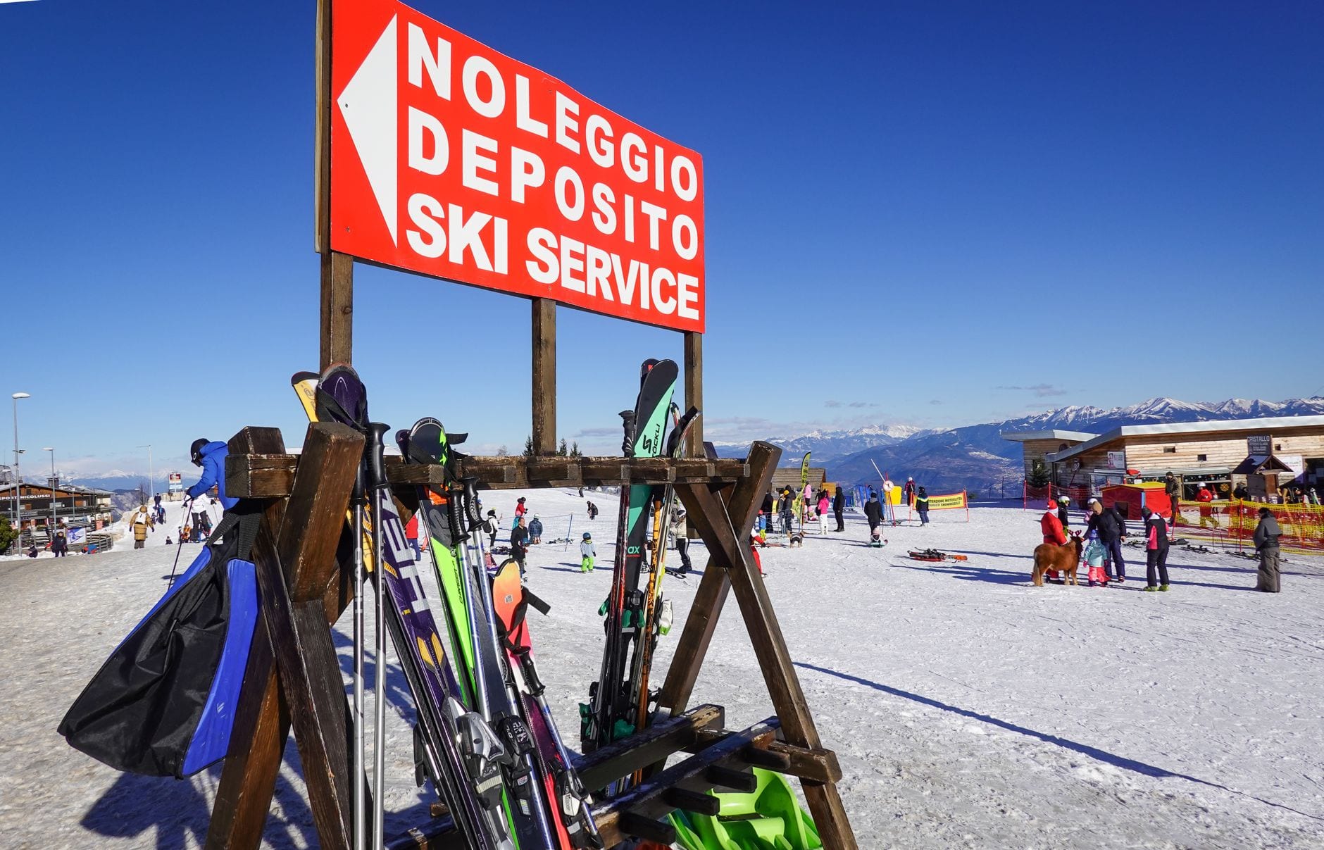 location ski shop Les Gets interior